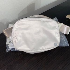 Lululemon everywhere belt bag